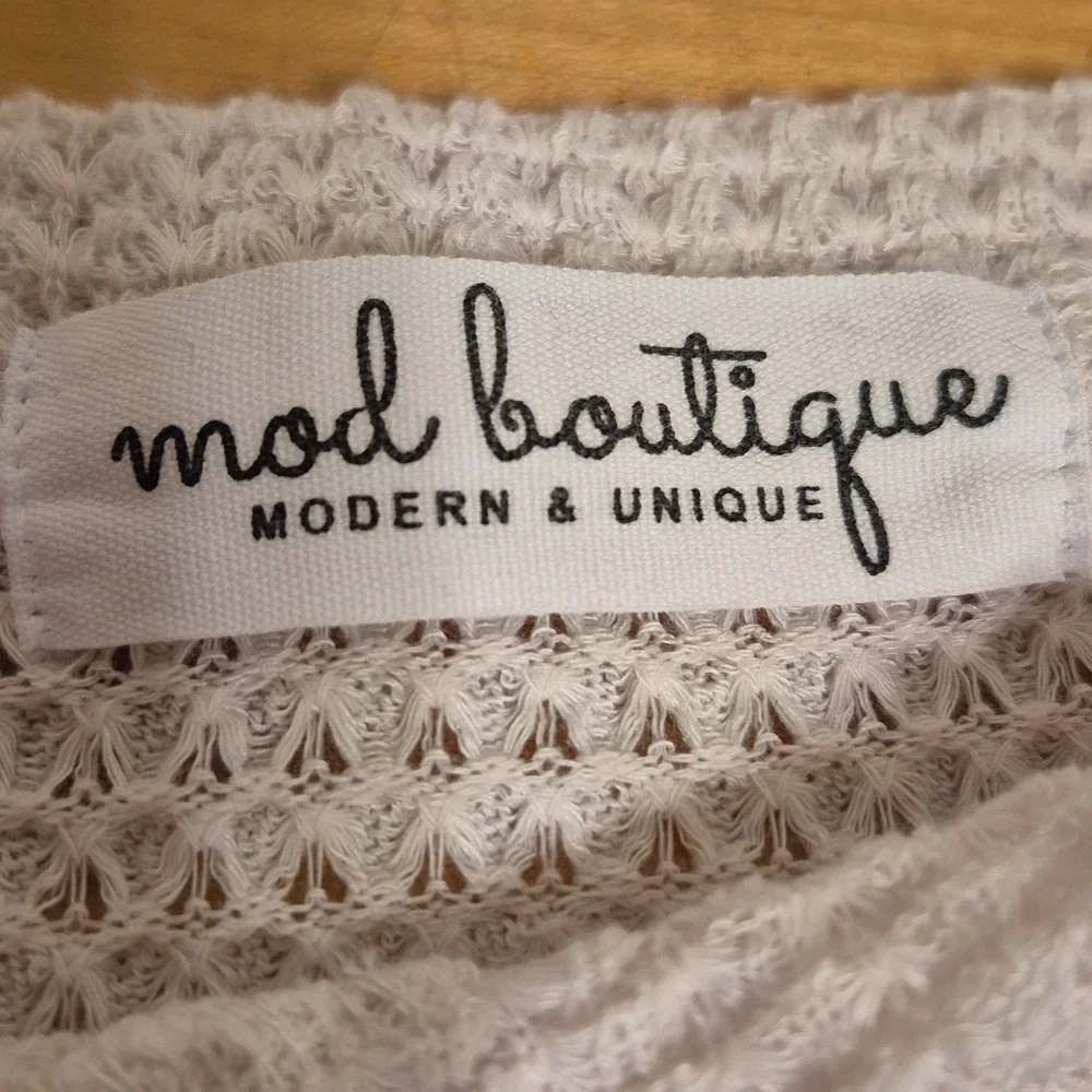 Mod Boutique Modern & Unique Off White Waffle Knit & Lace Sleeves
